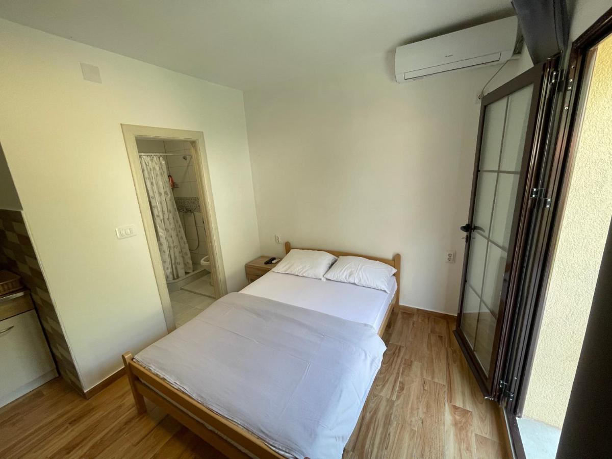 Apartments Dionis Kotor Exterior foto
